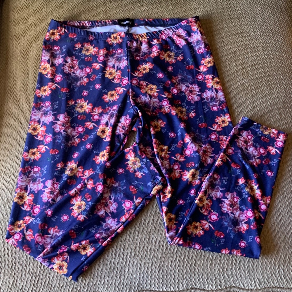 NWOT Flower and Cherries Leggings
